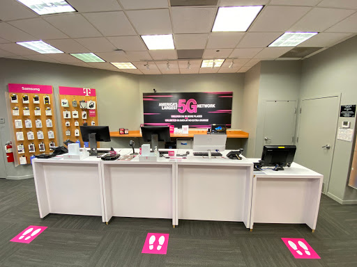 Cell Phone Store «T-Mobile», reviews and photos, 112 Eisenhower Pkwy #1037, Livingston, NJ 07039, USA