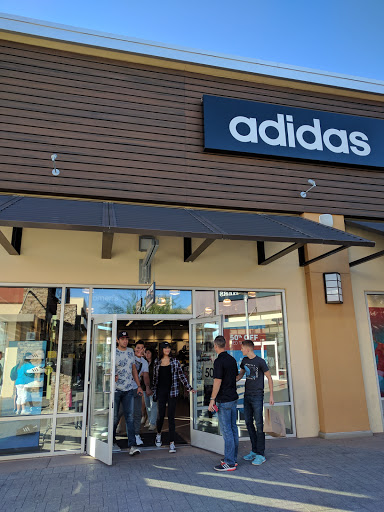 Shopping Mall «Phoenix Premium Outlets», reviews and photos, 4976 Premium Outlets Way, Chandler, AZ 85226, USA