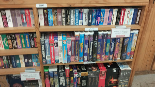 Book Store «Half Price Books», reviews and photos, 1328 Butterfield Rd, Downers Grove, IL 60515, USA