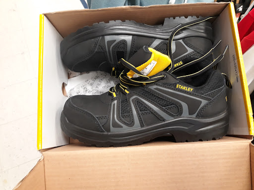 Sporting Goods Store «Big 5 Sporting Goods», reviews and photos, 4902 E Kings Canyon Rd, Fresno, CA 93727, USA