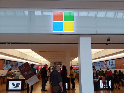 Computer Store «Microsoft Store - Tysons Corner Center», reviews and photos, 1961 Chain Bridge Rd, Tysons, VA 22102, USA