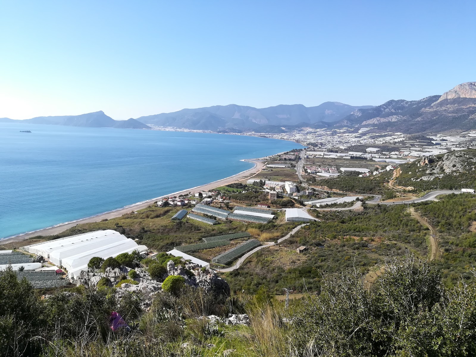 Photo de Kaynarca beach avec rivage droit, long
