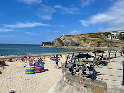 Foto di Spiaggia di Portreath circondato da montagne