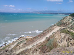 Capo Rizzuto 3'in fotoğrafı uçurumlarla desteklenmiş
