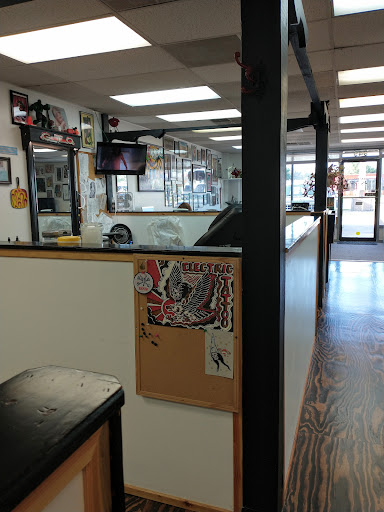Tattoo Shop «Lawrence Tattoo Company», reviews and photos, 600 Lawrence Ave #2a, Lawrence, KS 66049, USA