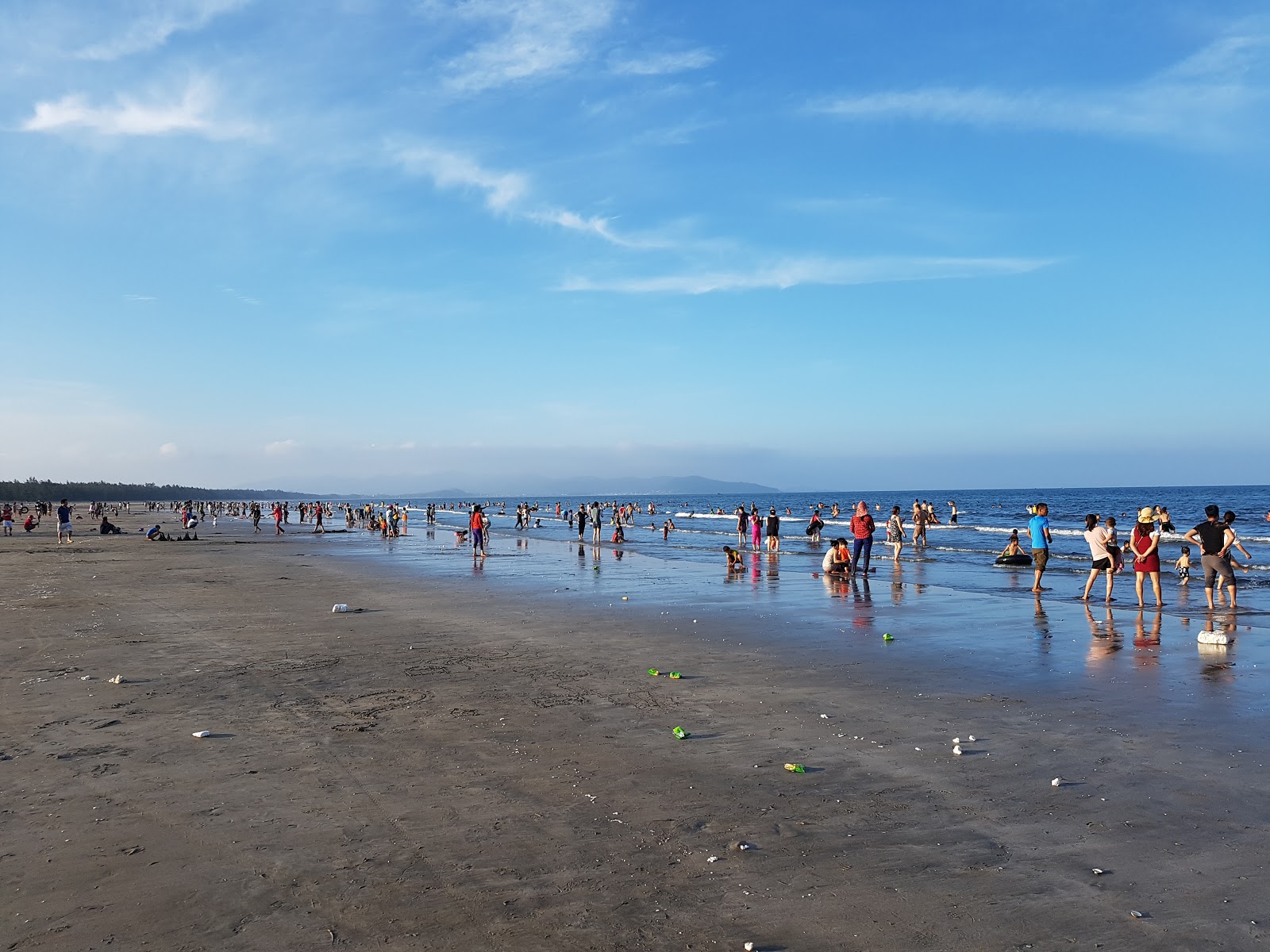 Φωτογραφία του Quynh Bang Beach με τυρκουάζ νερό επιφάνεια