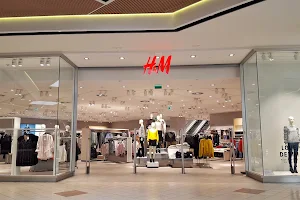 H&M image