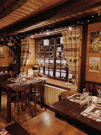 Atmosphère du Restaurant français Auberge de la Feuille d'Erable à Sixt-Fer-à-Cheval - n°5