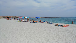 Caletta Beach'in fotoğrafı - rahatlamayı sevenler arasında popüler bir yer