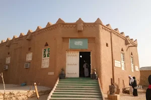 Alamoudi Museum | متحف العمودي image