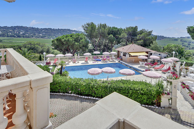 Photos du propriétaire hôtels Château de Meï-Lésé, hôtel 4 étoiles à La Croix Valmer 83420 La Croix-Valmer