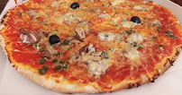 Plats et boissons du Chez Philou - Pizzeria - Snacking - Rôtisserie à Tour-de-Faure - n°1