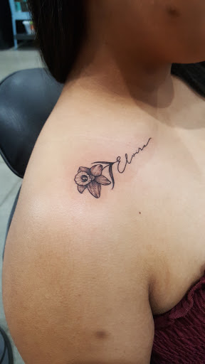 Explore ideas girly pretty hand tattoos, creative tattoo ideas in Bakersfield, available at CLASSIC STANDARD TATTOO CO.