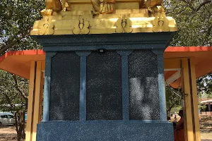 Uganthai Murugan temple உகந்தை கதிர்காம ஆலயம் ඔකඳ කතරගම දේවාලය image