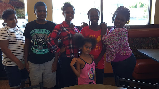 Pizza Restaurant «Round Table Pizza», reviews and photos, 34410 16th Ave S, Federal Way, WA 98003, USA