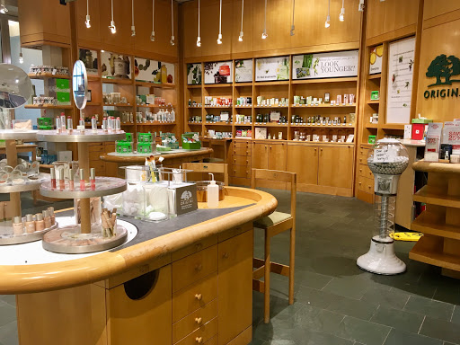 Shopping Mall «Hilldale Shopping Center», reviews and photos, 726 N Midvale Blvd, Madison, WI 53705, USA