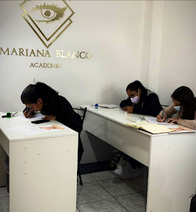 Mariana Blanco Studio’s & Academia General Eloy Alfaro 1-37 y, Cuenca 010101, Ecuador