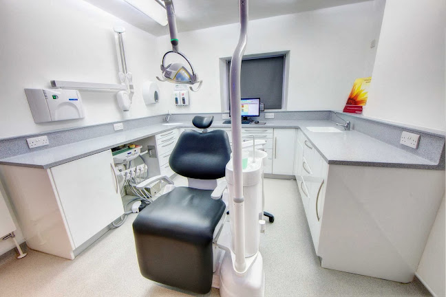 Higgins & Winter dental & implant clinic - Dentist