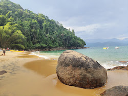 Foto di Praia do Cedro sorretto da scogliere