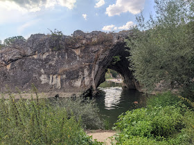 Скална арка при село Ъглен