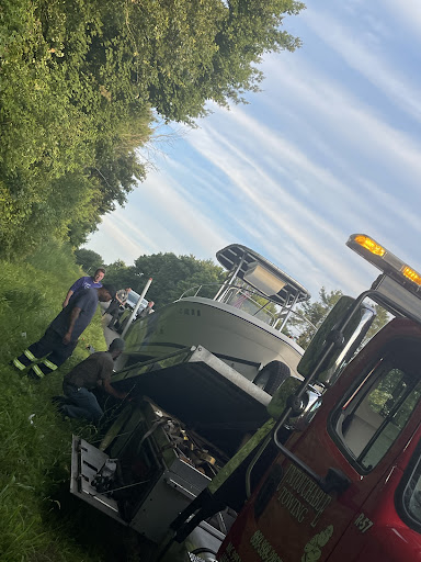 Towing Service «Untouchable Towing & Auto Repair», reviews and photos, 170 N Main St, Middletown, CT 06457, USA