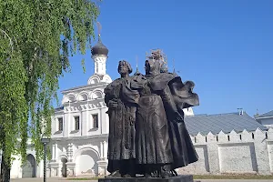 Monument to Peter and Fevronia Murom image