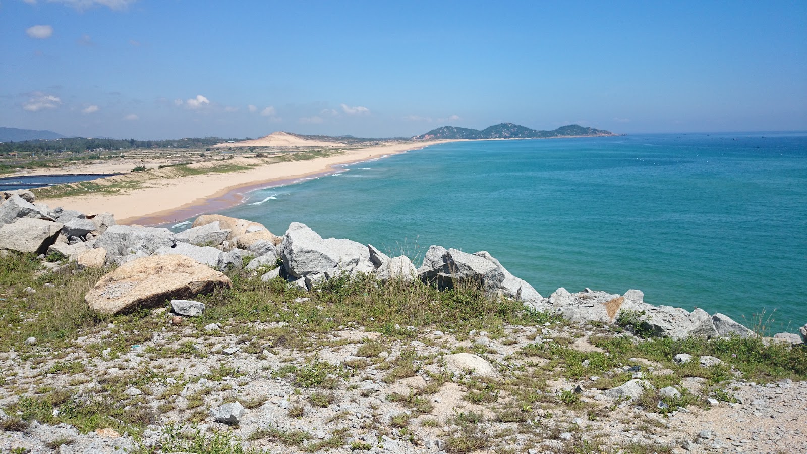 Photo de Bai Goc Beach avec un niveau de propreté de partiellement propre
