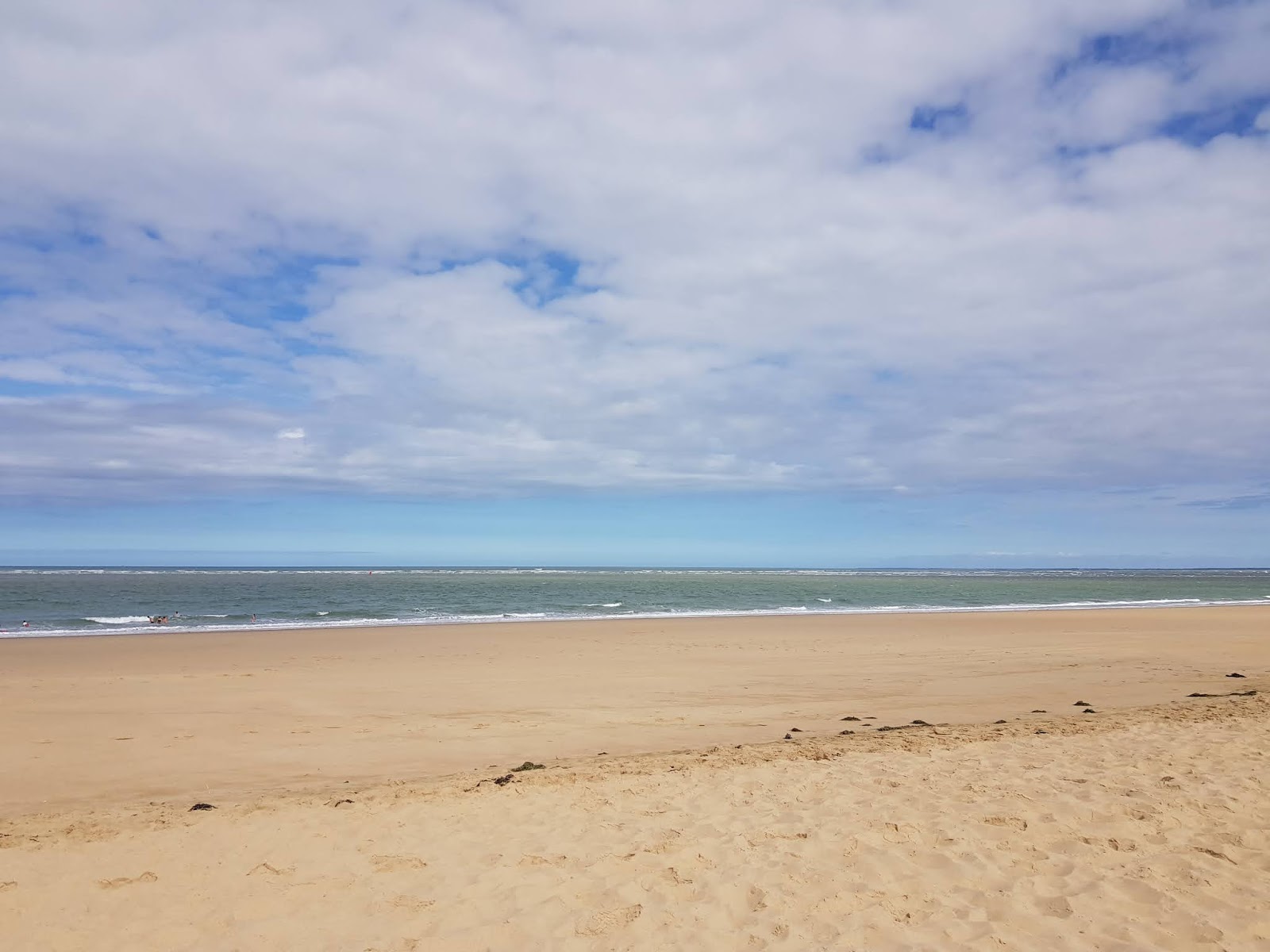 Foto van Bouverie beach met wit zand oppervlakte