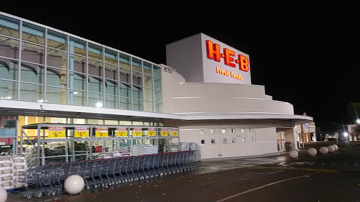 Grocery Store «H-E-B Grocery», reviews and photos, 7811 McPherson Rd, Laredo, TX 78045, USA