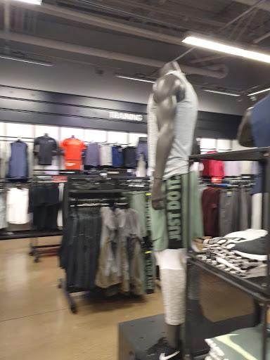 Sporting Goods Store «Nike Factory Store», reviews and photos, 1001 N Arney Rd #810, Woodburn, OR 97071, USA
