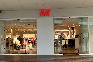 H&M image