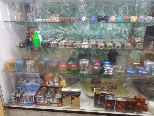 Tobacco Shop «Discount Smoke Tobacco & Beer», reviews and photos, 2387 S Cobb Dr SE B, Smyrna, GA 30080, USA