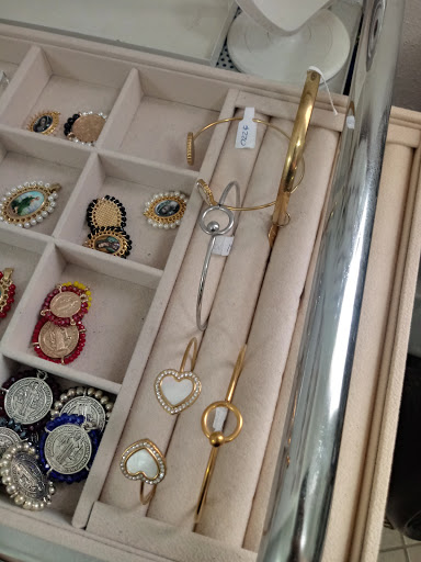 M y M Joyería