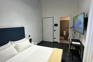 Dazio Exclusive Rooms image