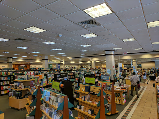 Book Store «Barnes & Noble», reviews and photos, 2614 Central Park Ave, Yonkers, NY 10710, USA