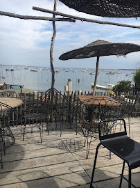 Atmosphère du Bar-restaurant à huîtres Chai Anselme - Dégustation d'huîtres - Le Canon à Lège-Cap-Ferret - n°3