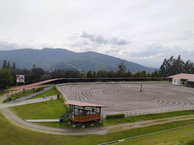 Universidad Internacional del Ecuador - Campo de fútbol