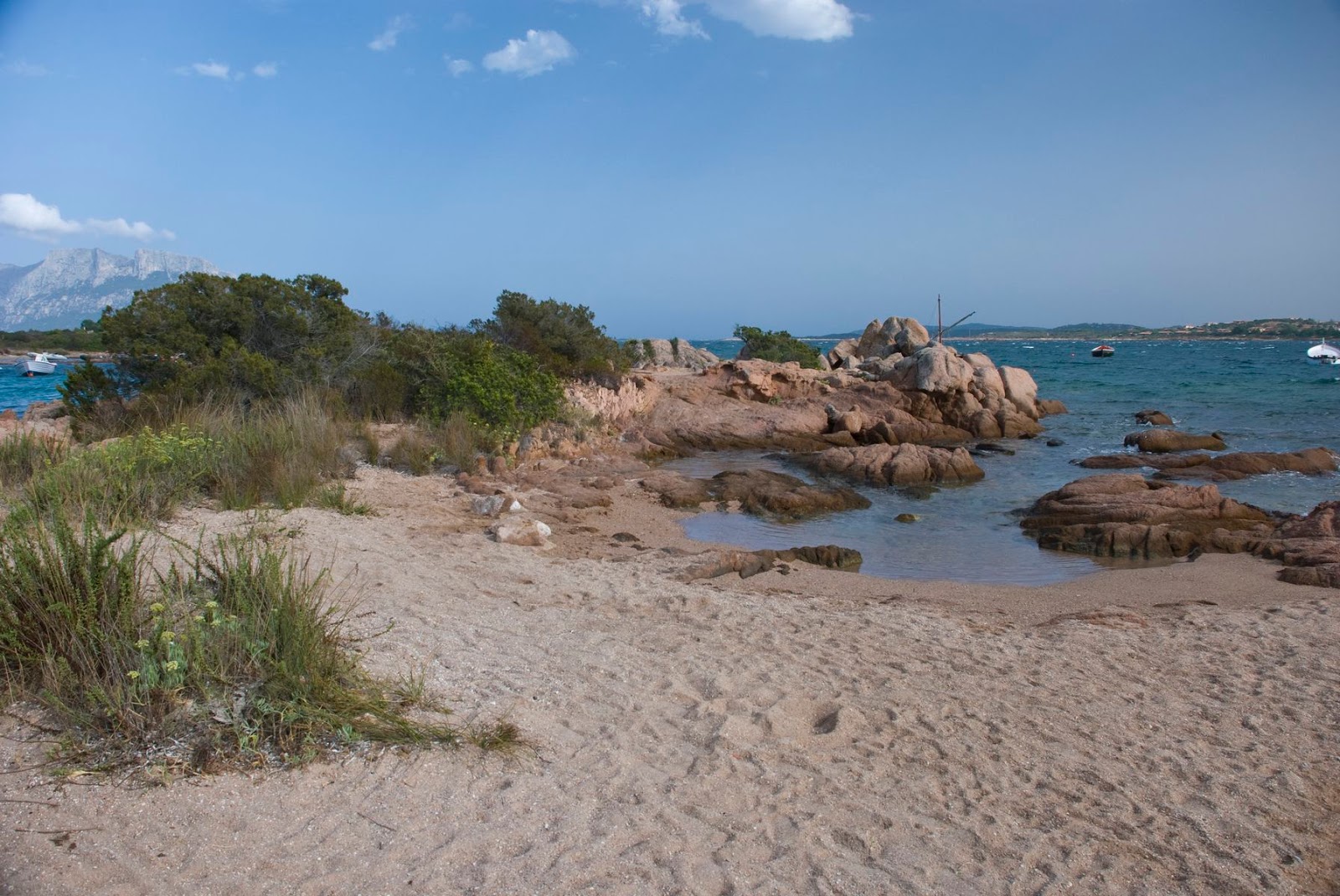 Foto von Pescatore Beach mit brauner sand Oberfläche