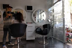 Hen Mesika Hair Salon image