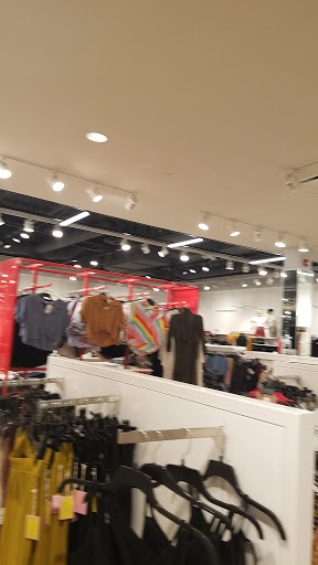 Clothing Store «F21 RED», reviews and photos, 2615 Medical Center Pkwy #2300, Murfreesboro, TN 37129, USA