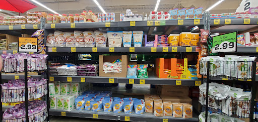 Grocery Store «Grocery Outlet Bargain Market», reviews and photos, 2001 W Whittier Blvd, La Habra, CA 90631, USA