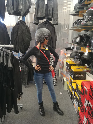 Motorcycle Parts Store «Cycle Gear», reviews and photos, 21725 Vanowen St, Canoga Park, CA 91303, USA