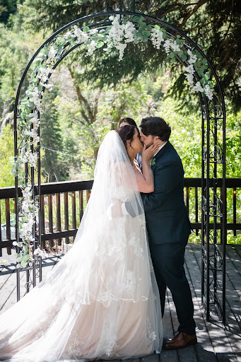 Bridal Shop «OffWhite by Bridal Expressions», reviews and photos, 10489 State St, Sandy, UT 84070, USA