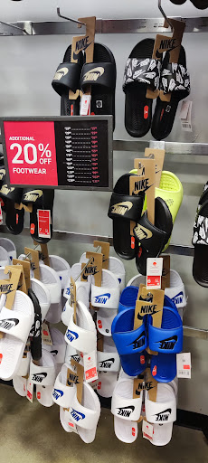 Shopping Mall «Carolina Premium Outlets», reviews and photos, 1025 Outlet Center Dr, Smithfield, NC 27577, USA