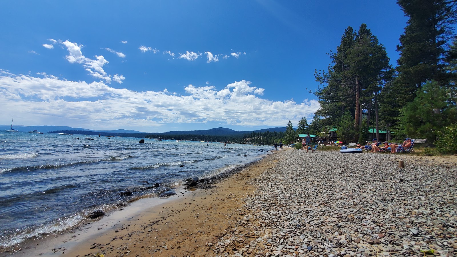 Foto von Sandy Beach mit heller sand Oberfläche