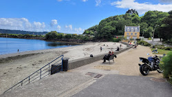 Photo de Sainte-Anne Beach entouré de montagnes
