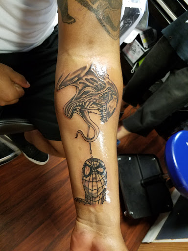 Tattoo Shop «Cloak and Dagger Tattoo», reviews and photos, 641 N Riverside Dr, Clarksville, TN 37040, USA