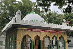 Dargah Hazrat Khwaja Nasiruddin Mehmood Roshan Chirag e Delvhi Chishty Nizami R.a image