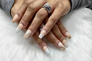DLUX NAILS & SPA image