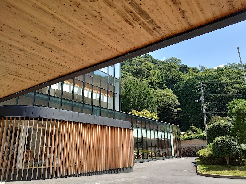 真庭市立中央図書館 岡山県真庭市勝山 図書館 グルコミ
